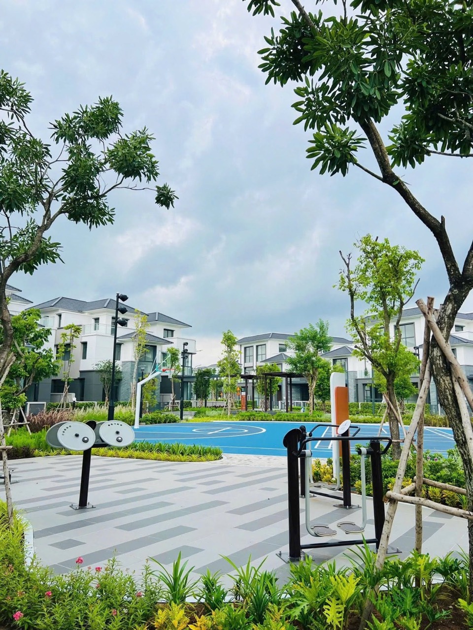 Công viên & hồ bơi nội khu
