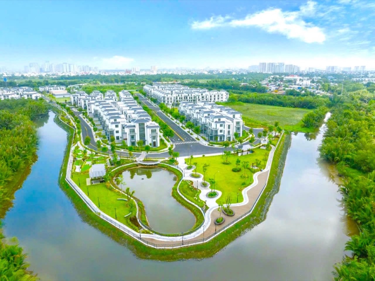 Bán đảo bao quanh bởi sông Rạch Chiếc